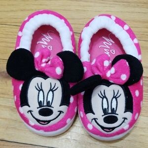 *3 for $15* minnie mouse slippers M(7/8)